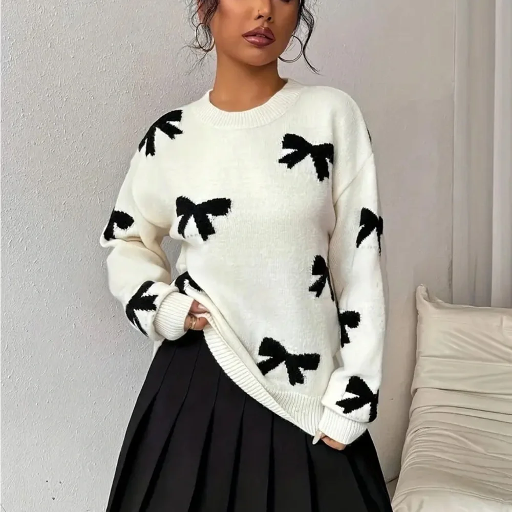 Bow Pattern Crew Neck Sweater